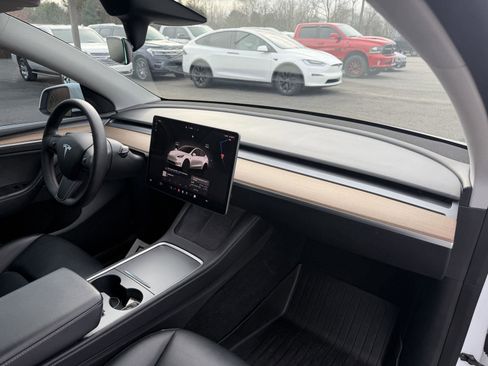 Used 2022 Tesla Model Y Performance image 30