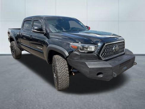 Used 2018 Toyota Tacoma TRD Off-Road w/ TRD Premium Off Road Package AWD/4WD image 5