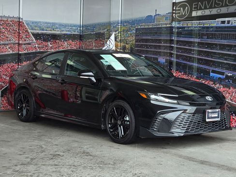 Certified 2025 Toyota Camry SE w/ Convenience Package image 1