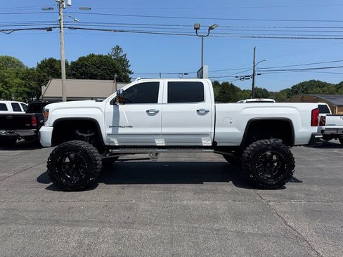Used 2016 GMC Sierra 2500 Denali w/ Duramax Plus Package AWD/4WD image 2