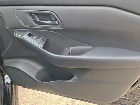 Used 2025 Nissan Rogue S image 5