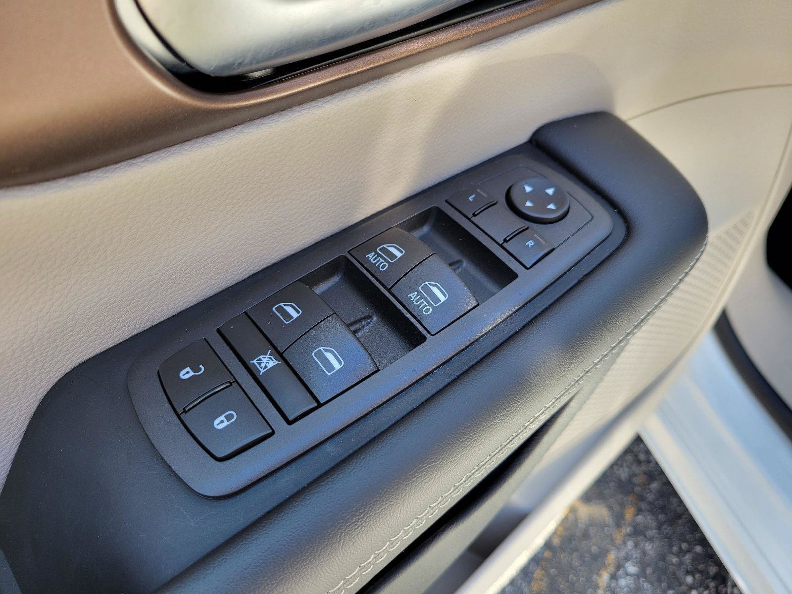Used 2024 Chrysler Voyager LX FWD image 8