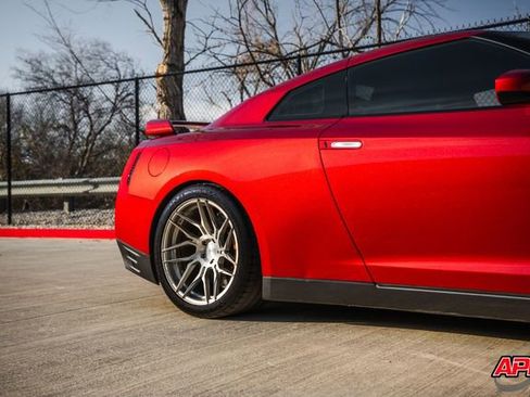 Used 2015 Nissan GT-R Premium image 32