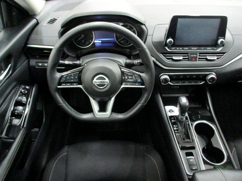 Used 2022 Nissan Altima 2.5 SV w/ SV Premium Package image 15