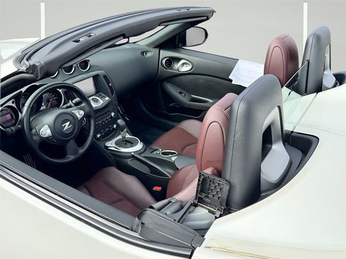 Used 2017 Nissan 370Z Touring Sport image 48