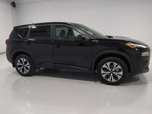 Used 2022 Nissan Rogue SV image 11