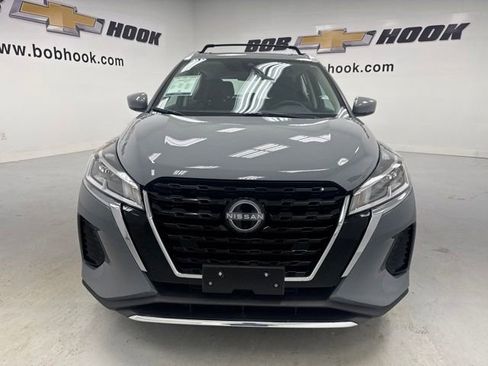 Used 2023 Nissan Kicks SV w/ Exterior Package FWD image 2