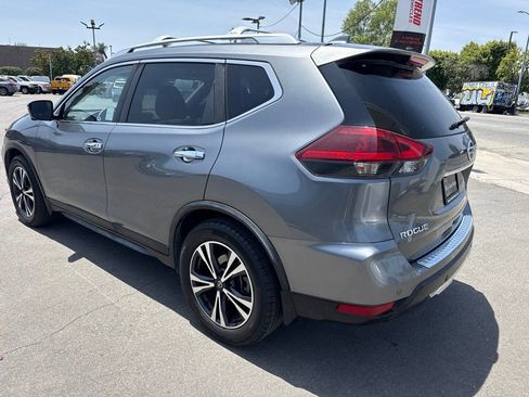 Used 2020 Nissan Rogue SV w/ Sun & Sound Touring Package FWD image 3