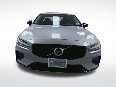 Used 2025 Volvo S60 B5 Core image 3