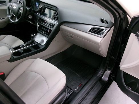 Used 2017 Hyundai Sonata SE FWD image 25