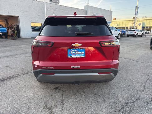 Used 2025 Chevrolet Equinox LT w/ Convenience Package II image 6