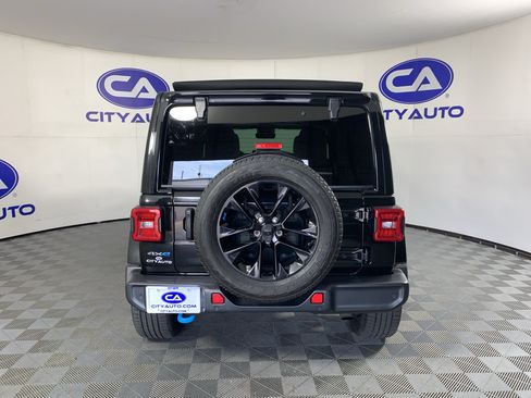 Used 2022 Jeep Wrangler Unlimited Sahara w/ Cold Weather Group AWD/4WD image 4