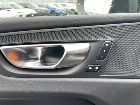 Used 2025 Volvo XC60 B5 Plus image 39