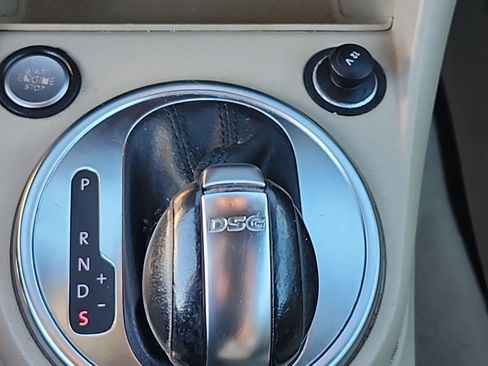 Used 2013 Volkswagen Beetle TDI image 9