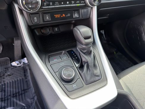 Used 2022 Toyota RAV4 XLE w/ Convenience Package image 24