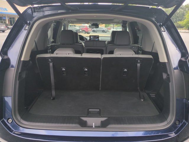 Used 2025 Honda Pilot Touring image 13