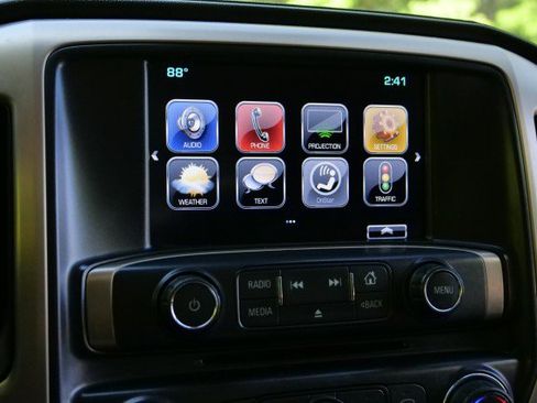 Used 2017 GMC Sierra 2500 Denali w/ Duramax Plus Package AWD/4WD image 10