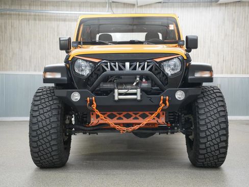 Used 2021 Jeep Gladiator Sport image 2