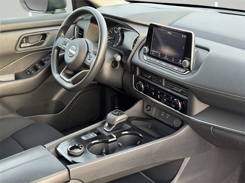 Used 2024 Nissan Rogue S image 13