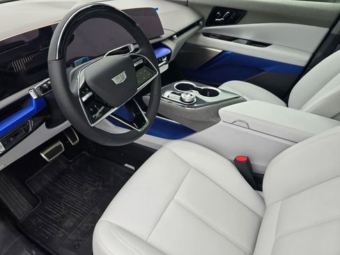 New 2026 Cadillac Optiq Luxury 1 image 21