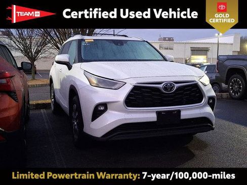 Certified 2023 Toyota Highlander XLE image 1