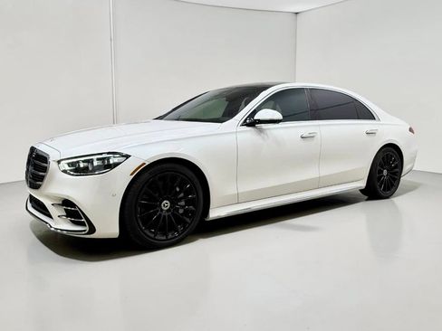Used 2022 Mercedes-Benz S 500 4MATIC w/ AMG Line Package image 11