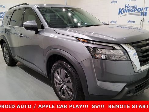 Used 2024 Nissan Pathfinder SV image 2