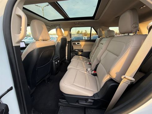 Used 2020 Ford Explorer XLT w/ Equipment Group 202A image 23