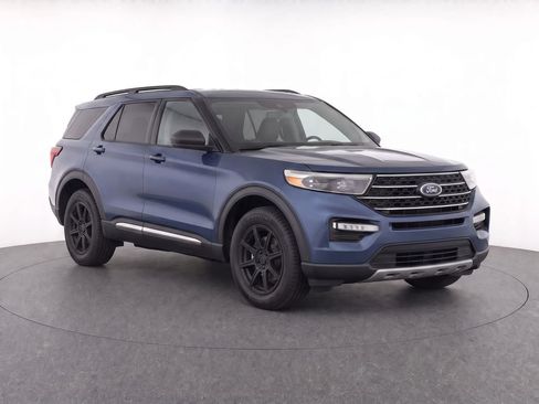 Used 2021 Ford Explorer XLT w/ Equipment Group 202A RWD image 2