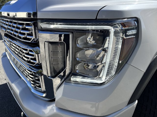 Used 2022 GMC Sierra 3500 Denali w/ Denali Ultimate Package AWD/4WD image 34
