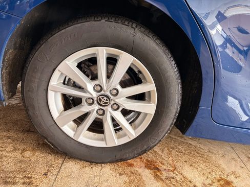 Used 2025 Toyota Camry SE image 40