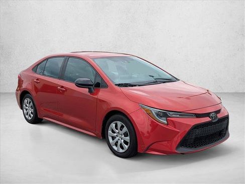 Used 2021 Toyota Corolla LE FWD image 3