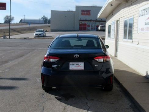 Used 2022 Toyota Corolla LE image 8