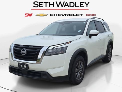 Used 2025 Nissan Pathfinder SV FWD image 3