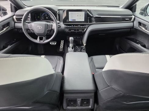 Used 2025 Toyota Camry SE FWD image 8