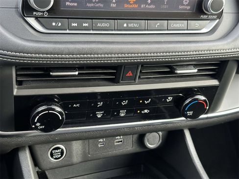 Used 2023 Nissan Rogue S image 5