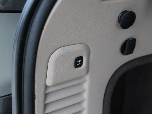 Used 2012 Jeep Grand Cherokee Overland image 38