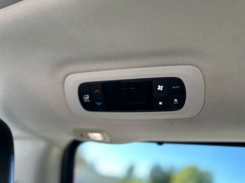 Used 2018 Chrysler Pacifica Limited w/ Advanced Safetytec Group image 24