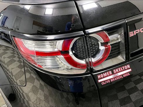 Used 2018 Land Rover Discovery Sport HSE image 29