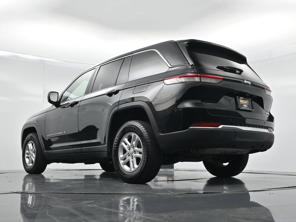Used 2023 Jeep Grand Cherokee Laredo RWD image 30