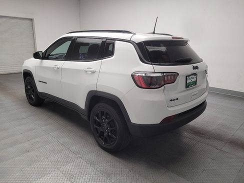 Used 2025 Jeep Compass Latitude w/ Convenience Group AWD/4WD image 5