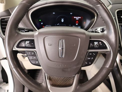 Used 2020 Lincoln Nautilus Reserve w/ Equipment Group 201A image 3