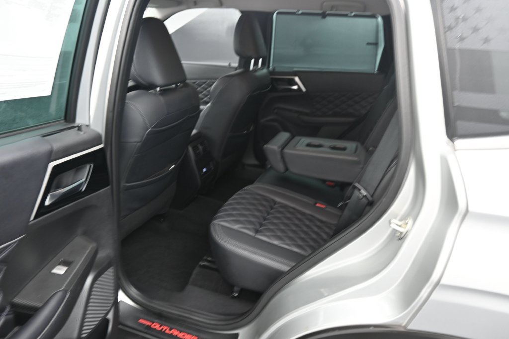 Used 2023 Mitsubishi Outlander SEL AWD/4WD image 17