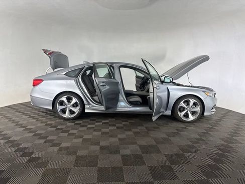 Used 2018 Honda Accord Touring image 16