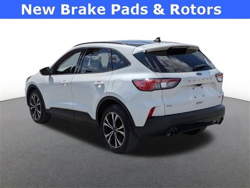 Certified 2022 Ford Escape SE w/ SE Sport Appearance Package image 4