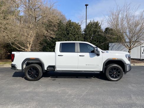 Used 2024 GMC Sierra 2500 Pro w/ Convenience Package image 10