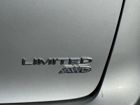 New 2026 Chrysler Pacifica Limited w/ Uconnect Theater Family Group image 29