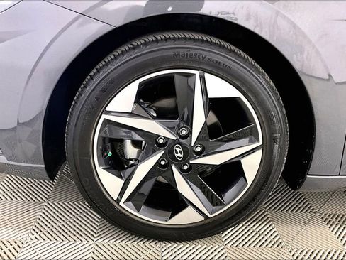 Used 2023 Hyundai Elantra SEL w/ Convenience Package image 7