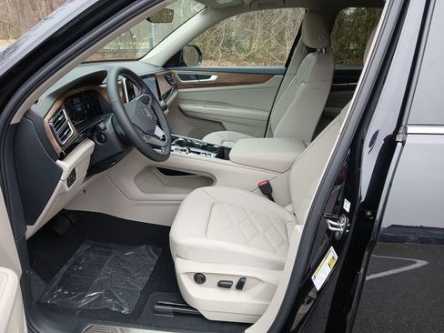 New 2026 Volkswagen Atlas SE image 9