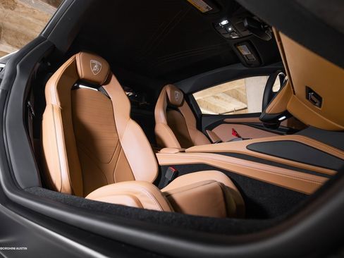 Used 2024 Lamborghini Revuelto image 38